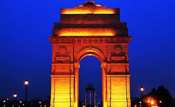 hommage-an-indische-soldaten-am-india-gate